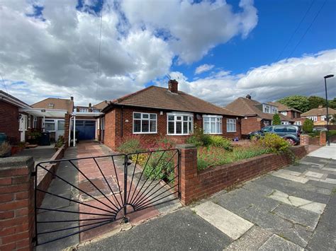 <b>Bungalow</b> <b>for sale</b> Melness Road, Hazlerigg, <b>Newcastle</b> <b>Upon</b> <b>Tyne</b>, <b>Tyne</b> And Wear NE13 2 1 1 This delightful semi detached <b>bungalow</b> is available with immediate vacant posession. . Bungalow for sale in newcastle upon tyne